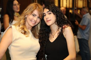 rs=w_370,cg_true,m (13)