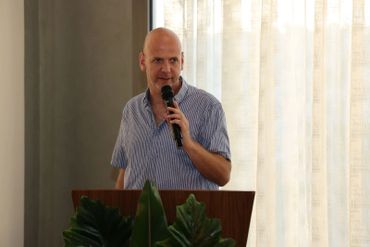 rs=w_370,cg_true,m (18)