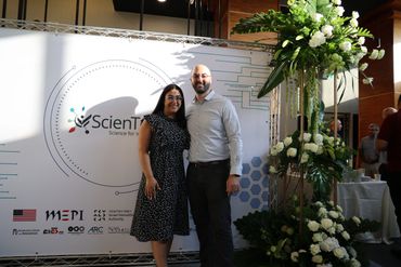 rs=w_370,cg_true,m (23)