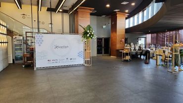 rs=w_370,cg_true,m (30)