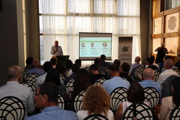 rs=w_370,cg_true,m (6)