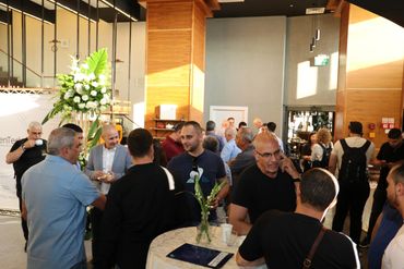 rs=w_370,cg_true,m (8)